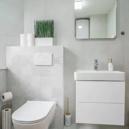 Charming 2-bedroom In The Wider Center Of