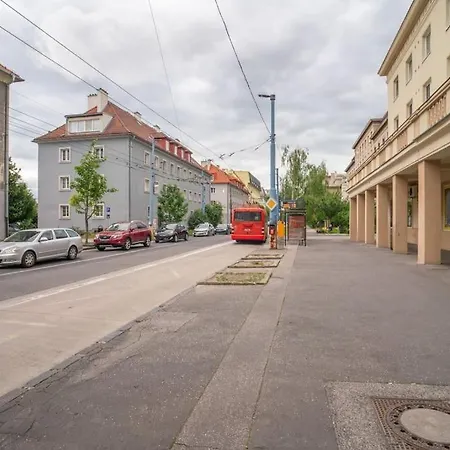 Charming 2-bedroom In The Wider Center Of Братислава