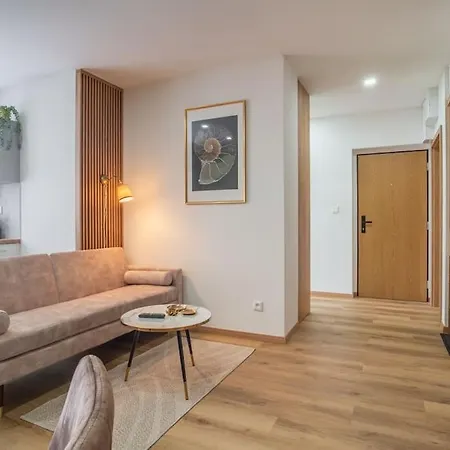 アパート Charming 2-bedroom In The Wider Center Of ブラチスラヴァ