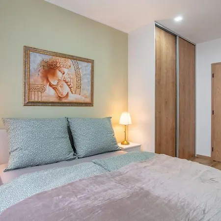 Charming 2-bedroom In The Wider Center Of