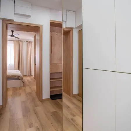 Charming 2-bedroom In The Wider Center Of