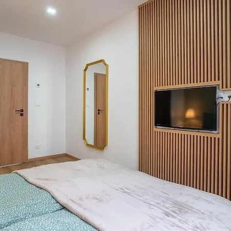 Charming 2-bedroom In The Wider Center Of Апартаменты Братислава