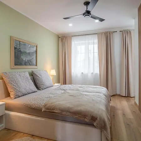 Charming 2-bedroom In The Wider Center Of Apartmán *