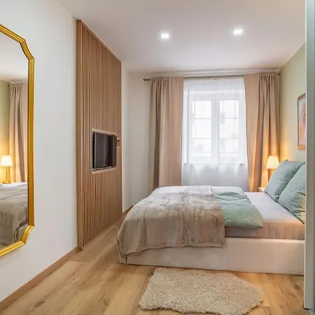 Apartmán Charming 2-bedroom In The Wider Center Of *